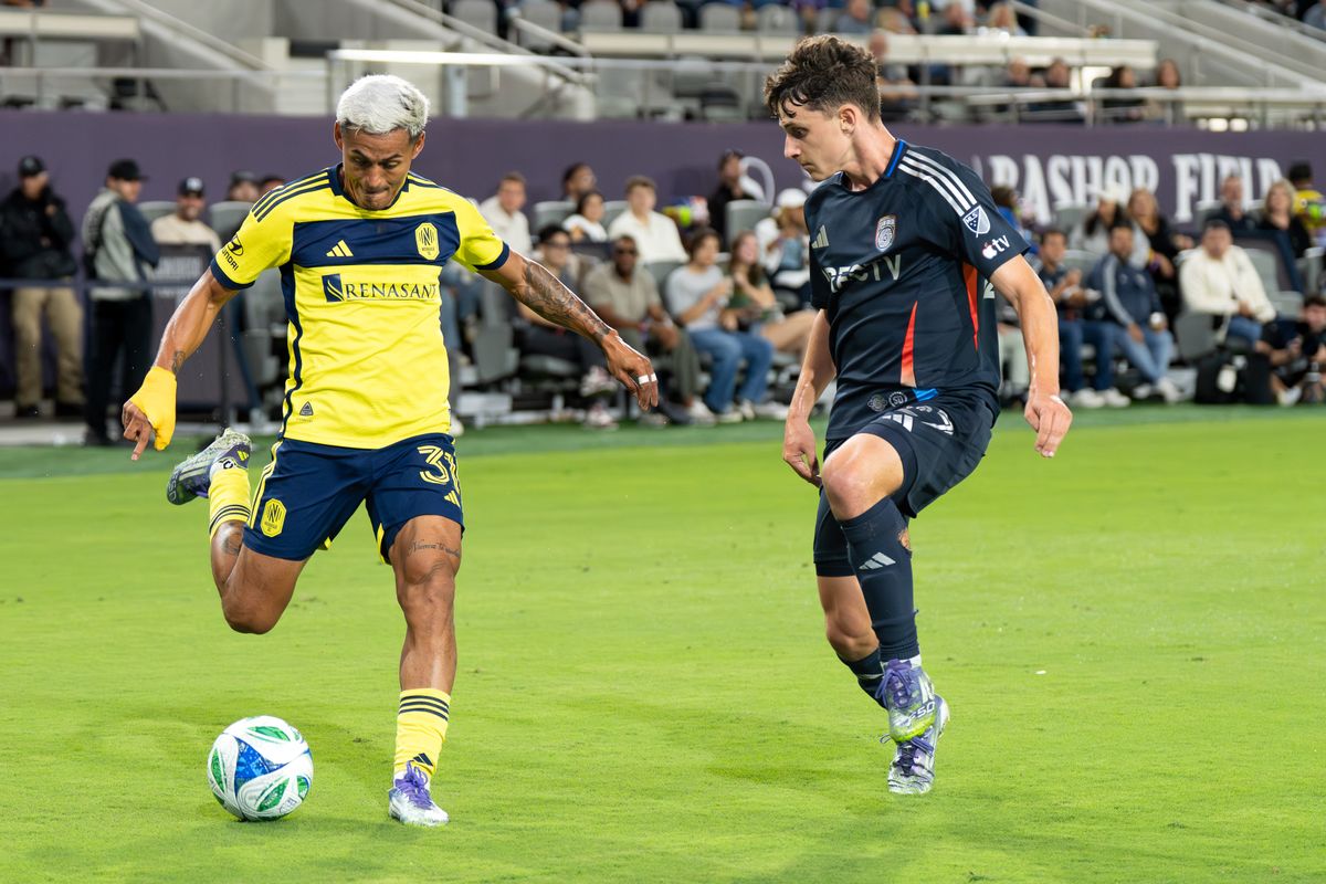 Nashville SC defender Andy Nájar (31) crosses the ball during an MLS soccer game against San Diego FC, Friday July 25, 2025 in San Diego, CA. Nashville SC defender Andy Nájar (31) crosses the ball during an MLS soccer game against San Diego FC, Friday July 25, 2025 in San Diego, CA.