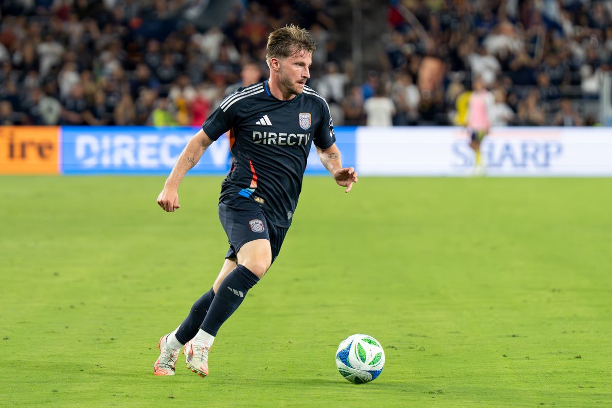 San Diego FC midfielder Anders Dreyer (10) looks to cross the ball during an MLS soccer game against Nashville SC, Thursday July 25, 2025 in San Diego, CA. San Diego FC midfielder Anders Dreyer (10) looks to cross the ball during an MLS soccer game against Nashville SC, Thursday July 25, 2025 in San Diego, CA.
