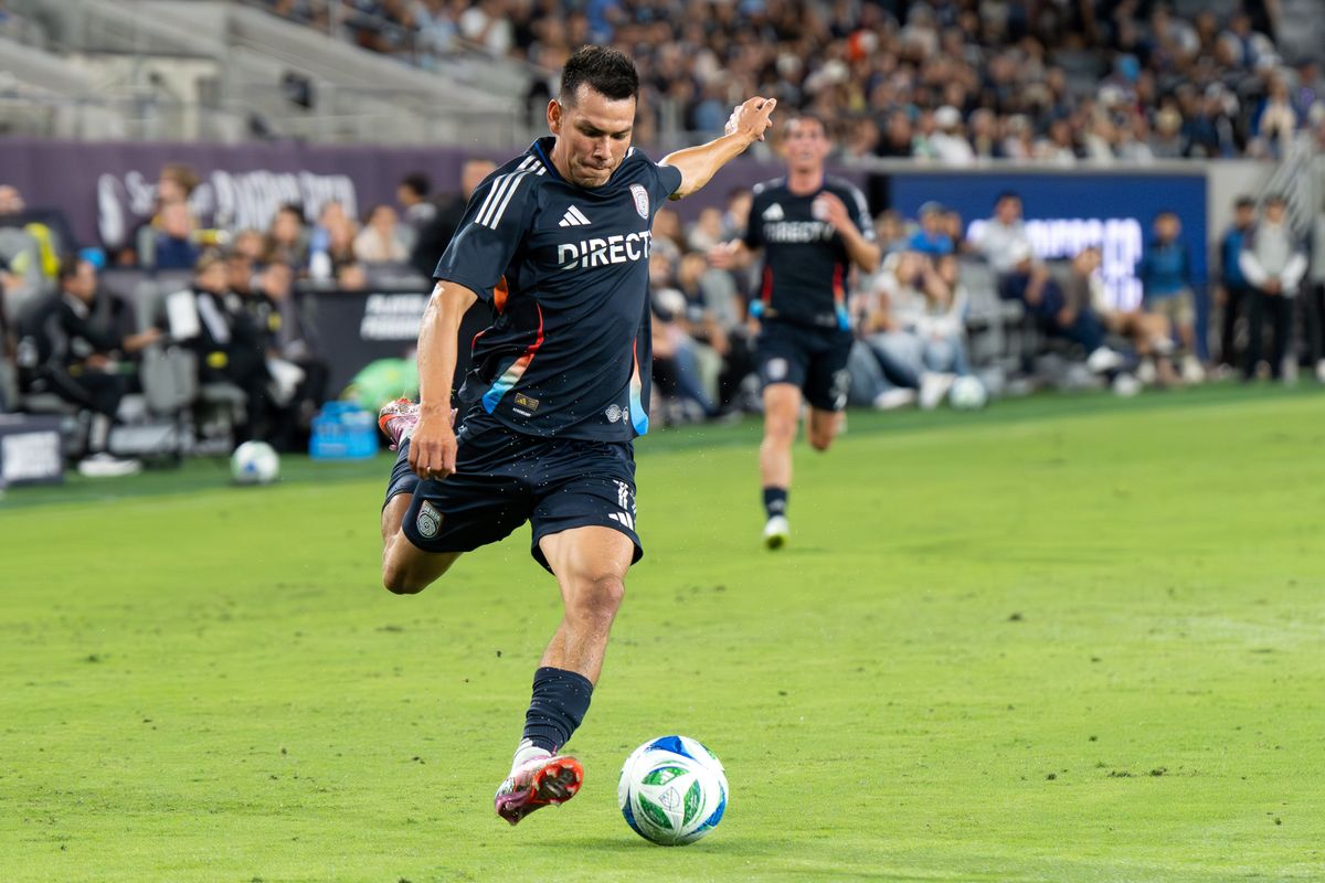 San Diego FC forward Hirving Lozano (11) crosses the ball during an MLS soccer game against Nashville SC, Friday July 25, 2025 in San Diego, CA. San Diego FC forward Hirving Lozano (11) crosses the ball during an MLS soccer game against Nashville SC, Friday July 25, 2025 in San Diego, CA.