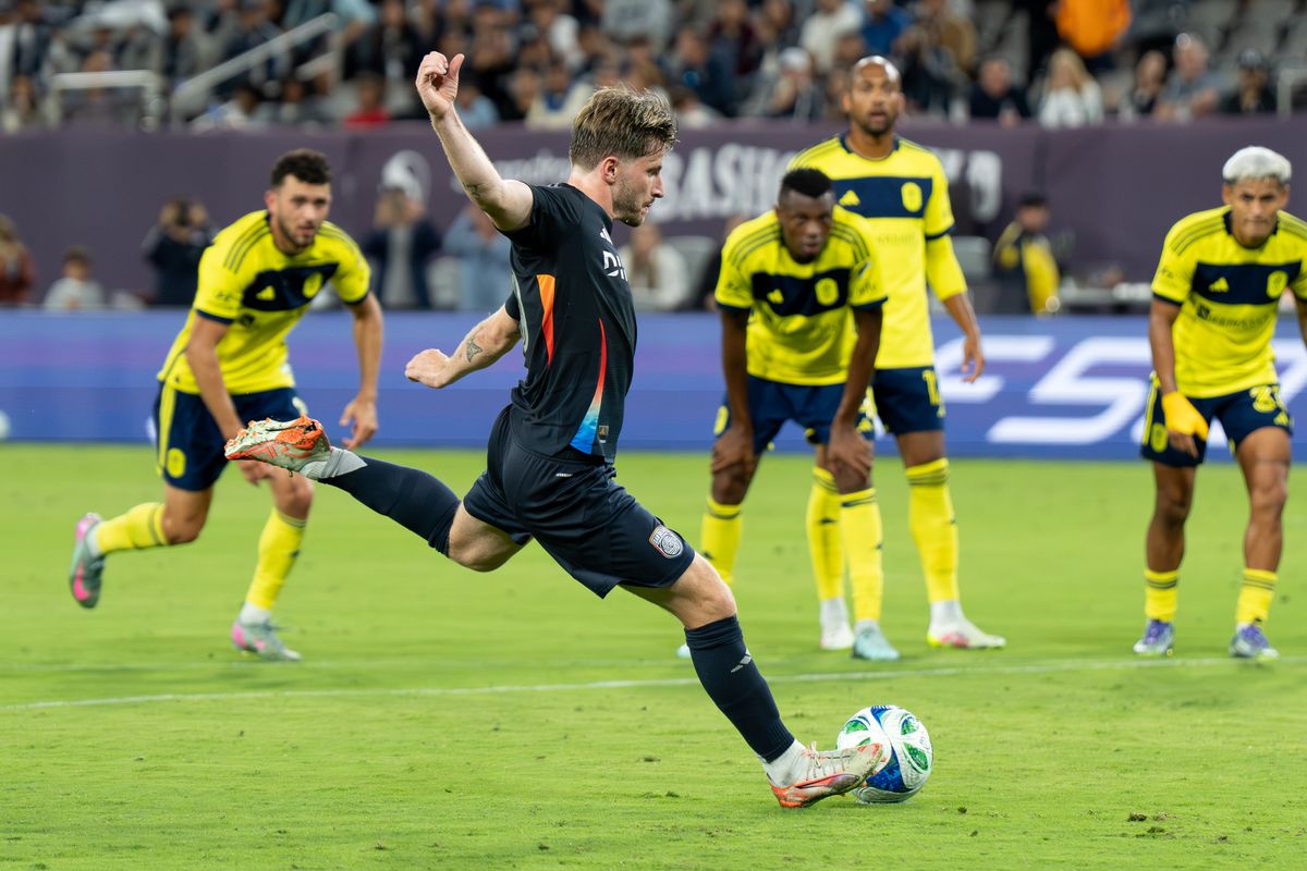 San Diego FC midfielder Anders Dreyer (10) shoots a penalty during an MLS soccer game against Nashville SC, Thursday July 25, 2025 in San Diego, CA. San Diego FC midfielder Anders Dreyer (10) shoots a penalty during an MLS soccer game against Nashville SC, Thursday July 25, 2025 in San Diego, CA.