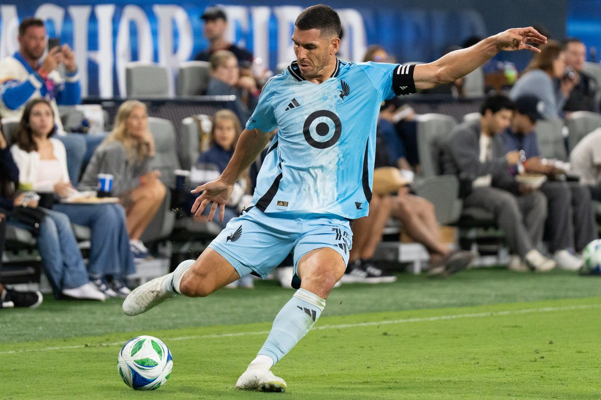 Minnesota United FC defender Michael Boxall (15) crosses the ball during an MLS soccer game against the San Diego FC, Saturday September 13, 2025 in San Diego, California.