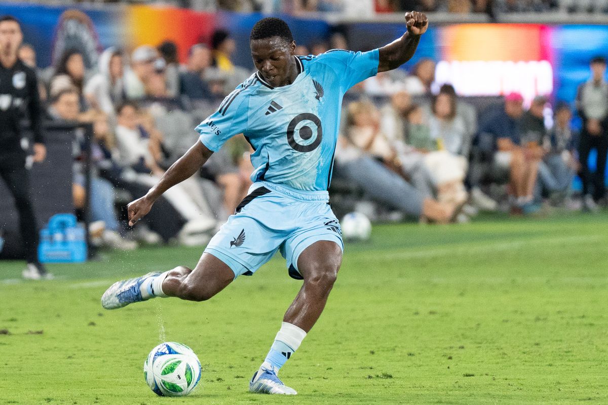 Minnesota United FC forward Bongokuhle Hlongwane (21) crosses the ball during an MLS soccer game against the San Diego FC, Saturday September 13, 2025 in San Diego, California.