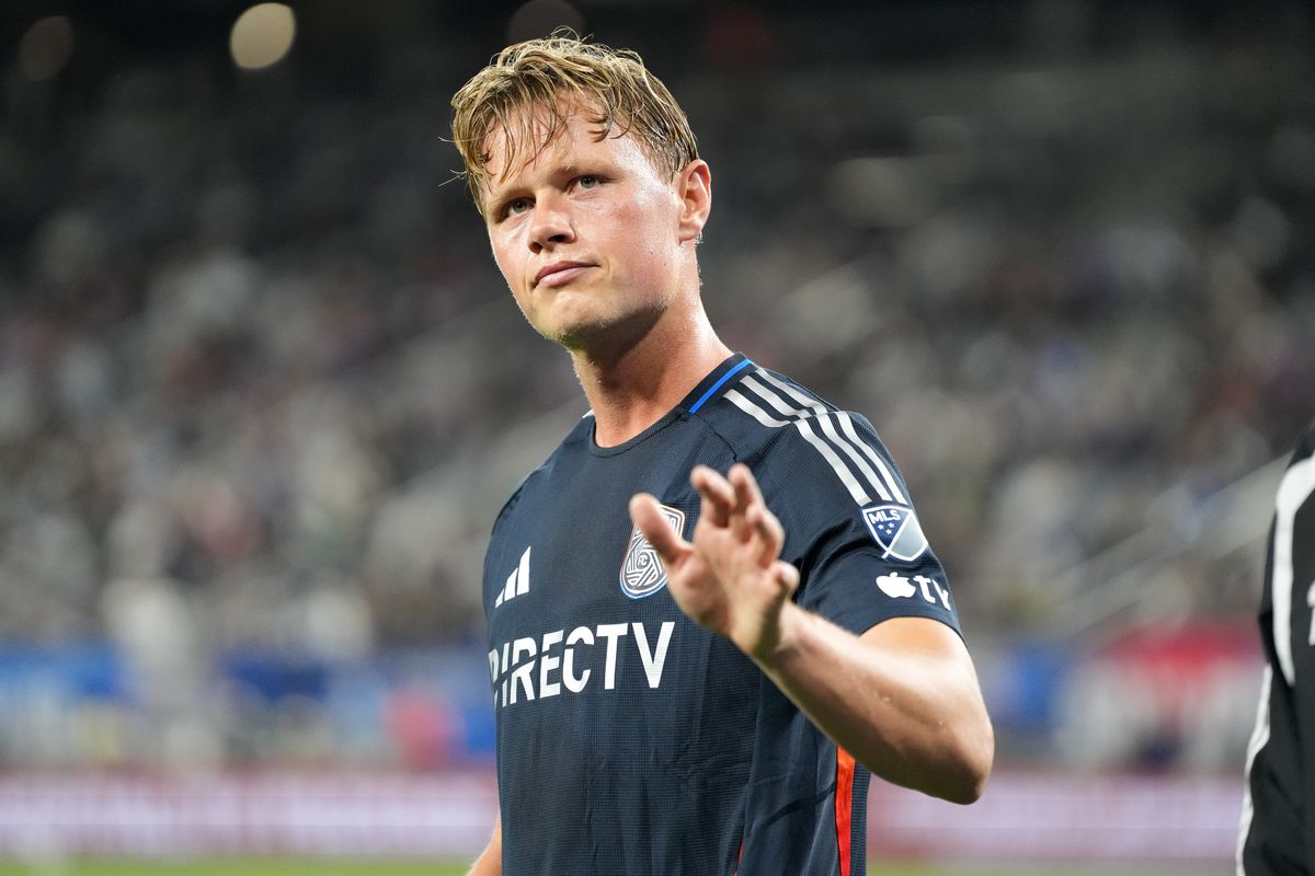 San Diego FC midfielder Jeppe Tverskov (6) waves to fans as he exits the match during an MLS soccer game against the Portland Timbers, Saturday April 25, 2026 in San Diego, California.