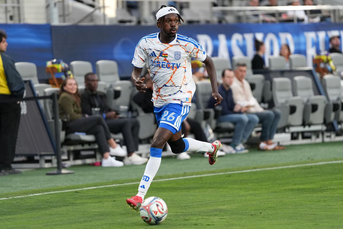 San Diego FC midfielder Manu Duah (26) scans the field during an MLS soccer game against the Vancouver Whitecaps, Saturday May 23, 2026 in San Diego, California.