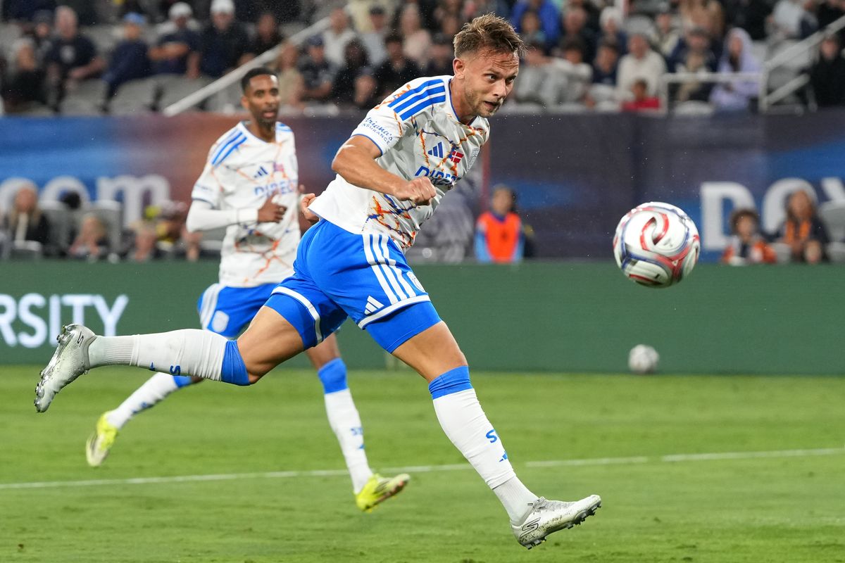 San Diego FC forward Marcus Ingvartsen (7) heads the ball towards the goal during an MLS soccer game against the Vancouver Whitecaps, Saturday May 23, 2026 in San Diego, California.