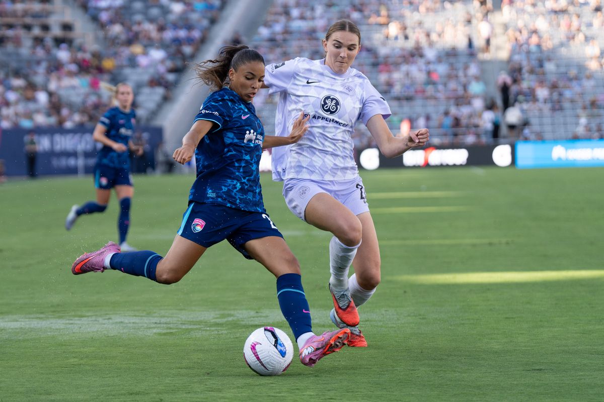 San Diego Wave FC forward Delphine Cascarino (20) crosses the ball during an NWSL soccer game against the Racing Louisville FC, Sunday August 24, 2025 in San Diego, California.