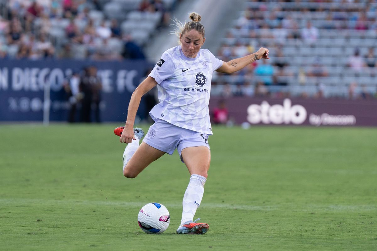 Racing Louisville FC forward Janine Sonis (16) crosses the ball during an NWSL soccer game against the San Diego Wave FC, Sunday August 24, 2025 in San Diego, California.