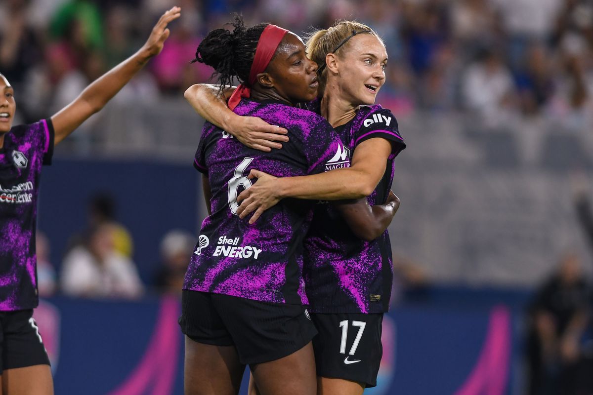 Houston Dash Forward  Messiah Bright (6) and Houston Dash Midfielder  Sarah Puntigam (17)celebrate Bright scoring a goal during a NWSL soccer match Sunday September 7, 2025 in San Diego, California.