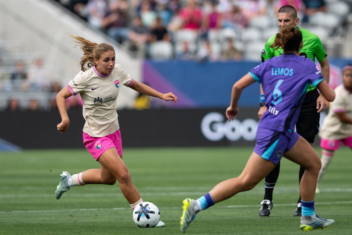 San Diego Wave midfielder Kimmi Ascanio (8) attacks with the ball during an NWSL match between Orlando Pride SC and San Diego Wave FC on Sunday, May 24, 2026 at Snapdragon Stadium in San Diego Calif. San Diego Wave midfielder Kimmi Ascanio (8) attacks with the ball during an NWSL match between Orlando Pride SC and San Diego Wave FC on Sunday, May 24, 2026 at Snapdragon Stadium in San Diego Calif.
