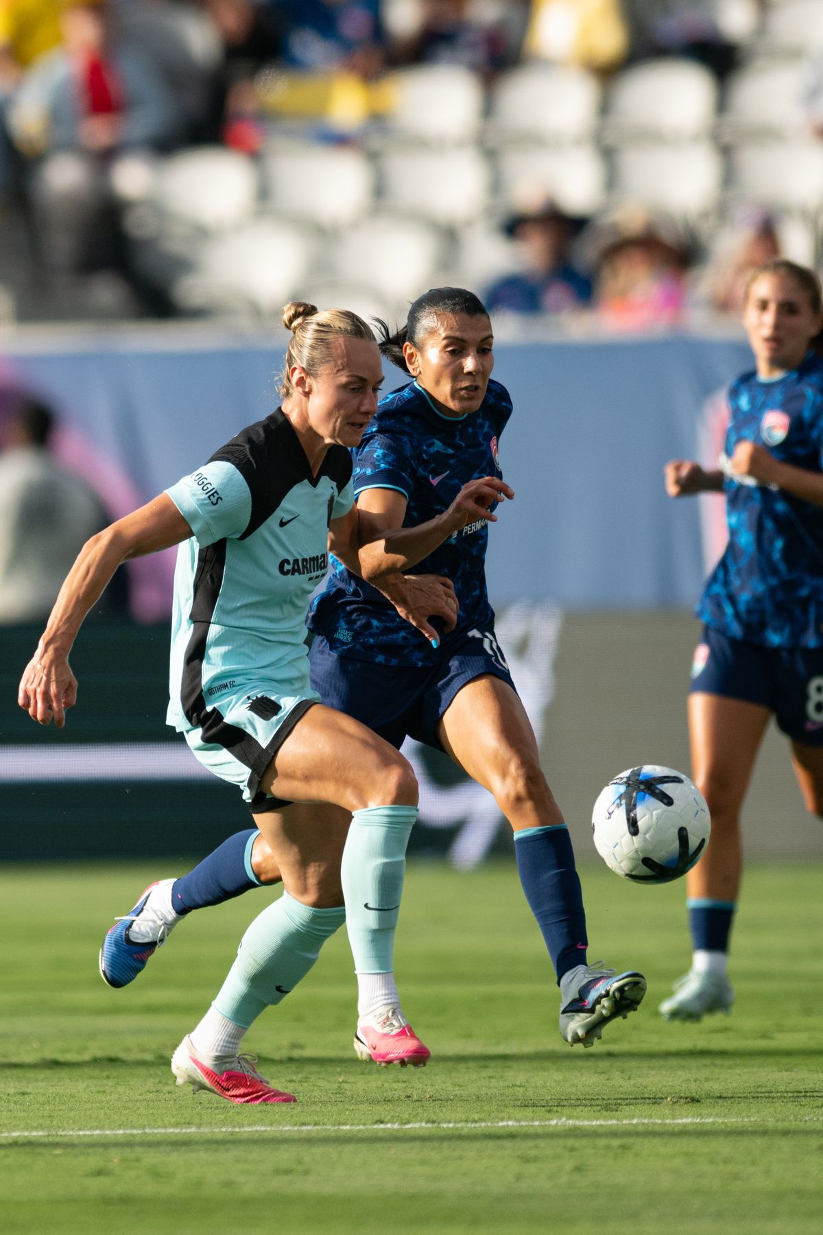 San Diego Wave midfielder Kenza Dali (10) battles for possession against Gotham FC midfielder Jaelin Howell (7) during an NWSL match between Gotham FC and San Diego Wave on Saturday, July 4, 2026 at Snapdragon Stadium in San Diego California San Diego Wave midfielder Kenza Dali (10) battles for possession against Gotham FC midfielder Jaelin Howell (7) during an NWSL match between Gotham FC and San Diego Wave on Saturday, July 4, 2026 at Snapdragon Stadium in San Diego California