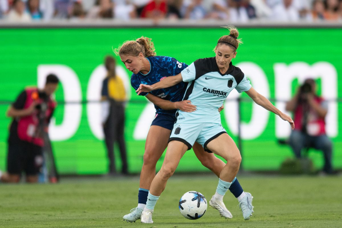 San Diego Wave midfielder Kimmi Ascanio (8) plays pressure defense during an NWSL match between Gotham FC and San Diego Wave on Saturday, July 4, 2026 at Snapdragon Stadium in San Diego California San Diego Wave midfielder Kimmi Ascanio (8) plays pressure defense during an NWSL match between Gotham FC and San Diego Wave on Saturday, July 4, 2026 at Snapdragon Stadium in San Diego California