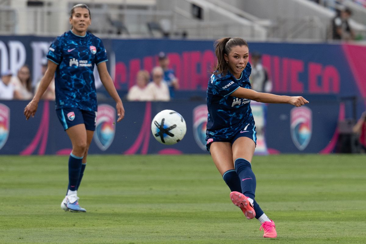 San Diego Wave forward Melanie Barcenas (7) attacks the goal and scores during an NWSL match between Gotham FC and San Diego Wave on Saturday, July 4, 2026 at Snapdragon Stadium in San Diego California San Diego Wave forward Melanie Barcenas (7) attacks the goal and scores during an NWSL match between Gotham FC and San Diego Wave on Saturday, July 4, 2026 at Snapdragon Stadium in San Diego California