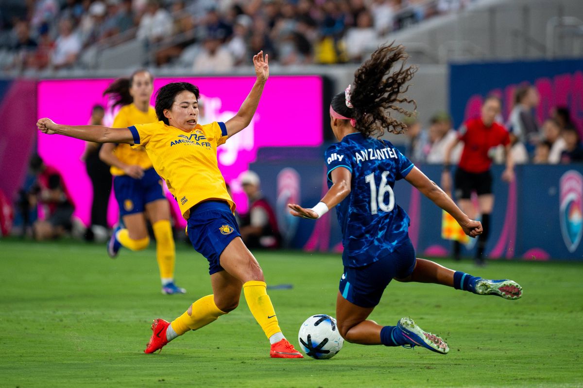 San Diego Wave FC defender Mimi Van Zanten (16) slides for the ball against Utah Royals FC midfielder Mina Tanaka during an NWSL soccer game, Friday, August 21, 2026 in San Diego, California.