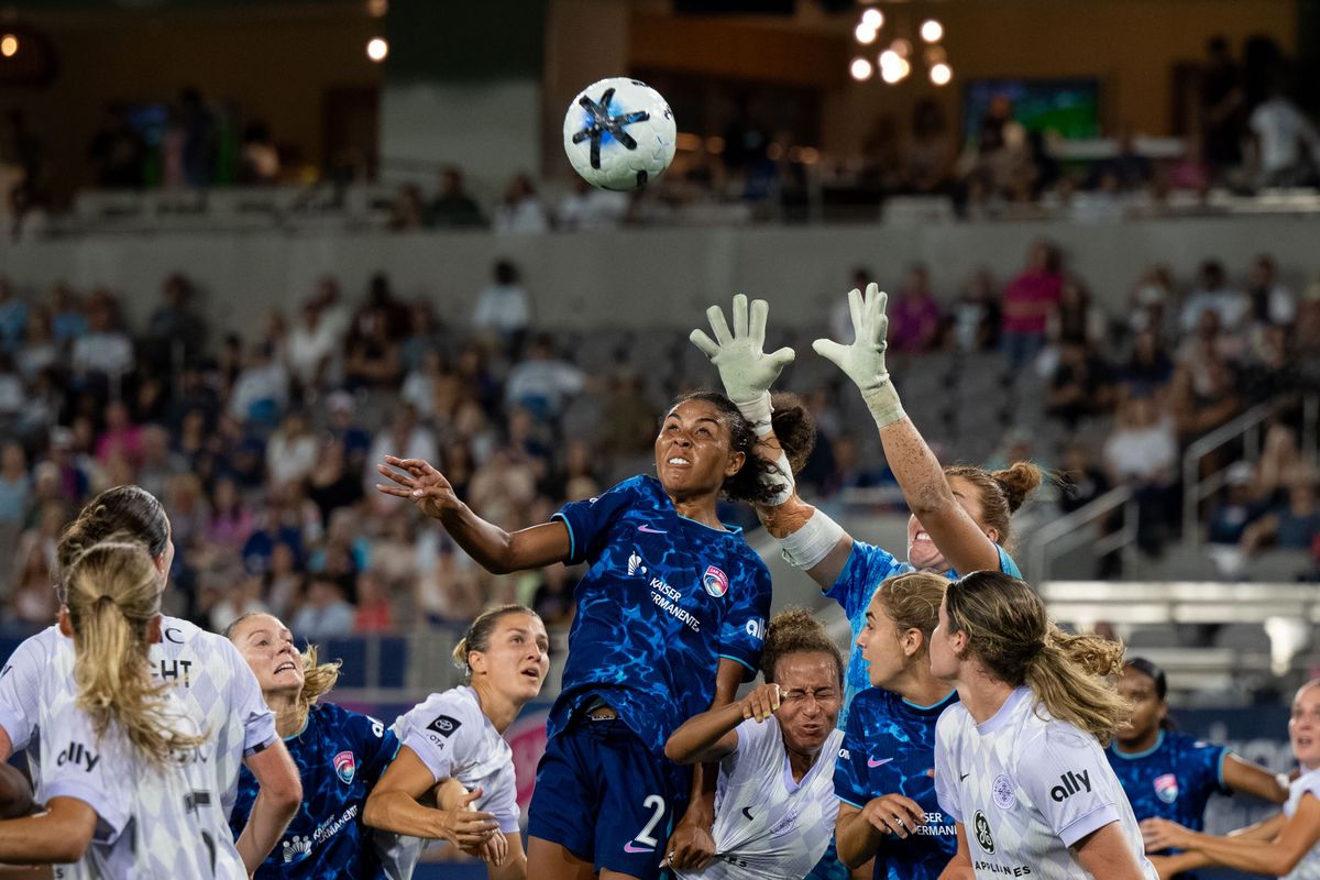 San Diego Wave FC defender Kennedy Wesley (2) attempts to head the ball during an NWSL soccer game against Racing Louisville FC, Friday, August 28, 2026 in San Diego, California. San Diego Wave FC defender Kennedy Wesley (2) attempts to head the ball during an NWSL soccer game against Racing Louisville FC, Friday, August 28, 2026 in San Diego, California.