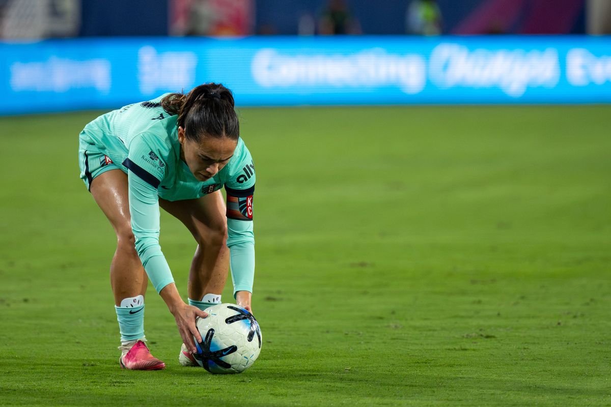 KC Current midfielder LaBonta sets up a free kick during an NWSL soccer game against San Diego Wave FC, Friday, September 18, 2026 in San Diego, California. KC Current midfielder LaBonta sets up a free kick during an NWSL soccer game against San Diego Wave FC, Friday, September 18, 2026 in San Diego, California.