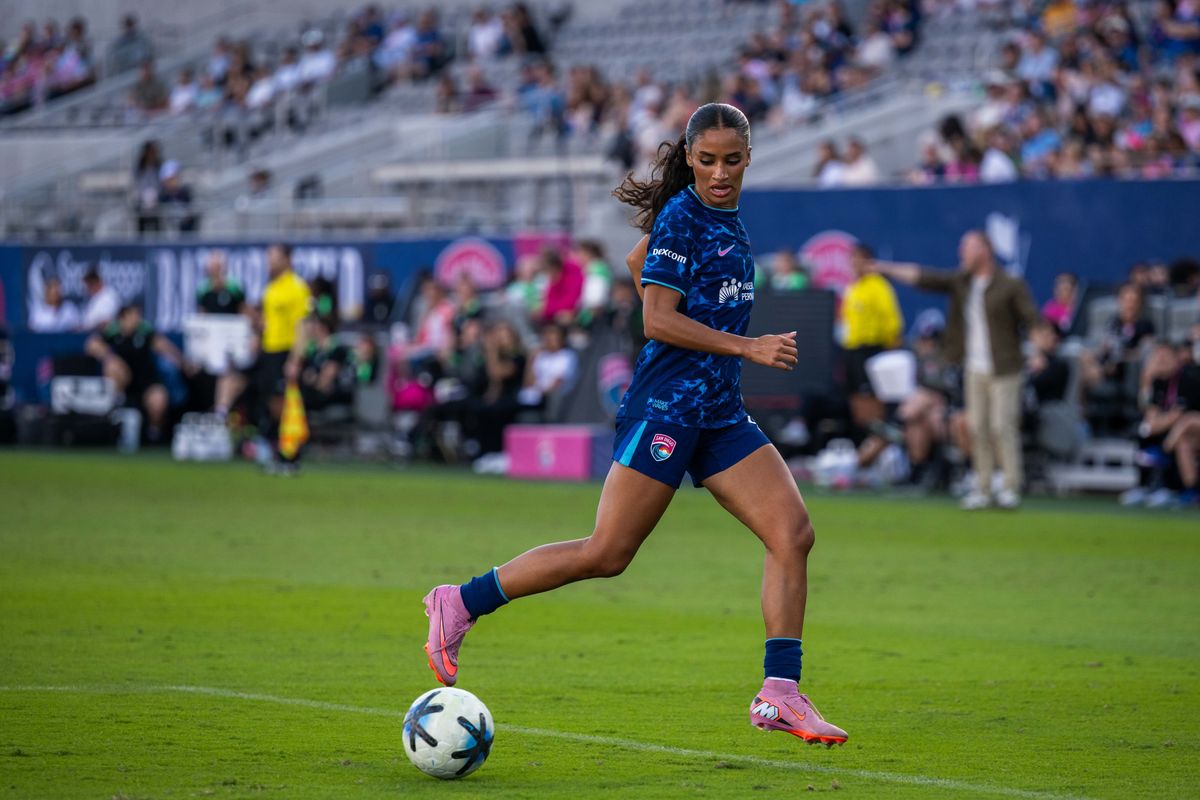 San Diego Wave FC defender Mimi Van Zanten looks for the ball during an NWSL soccer game against Boston Legacy, Sunday, October 25, 2026 in San Diego, California.