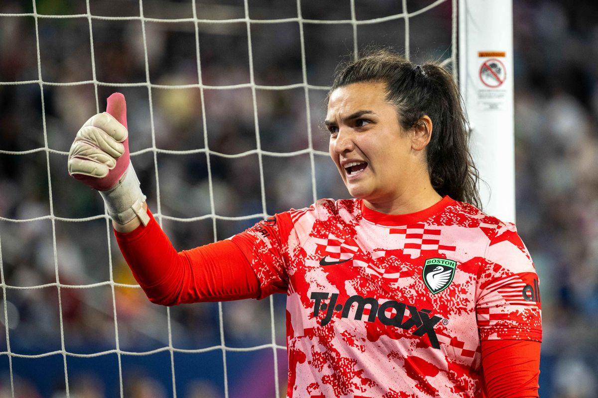 Boston Legacy goalkeeper Laurel Ivory gives a thumbs up to opposing fans during an NWSL soccer game against San Diego Wave FC, Sunday, October 25, 2026 in San Diego, California.