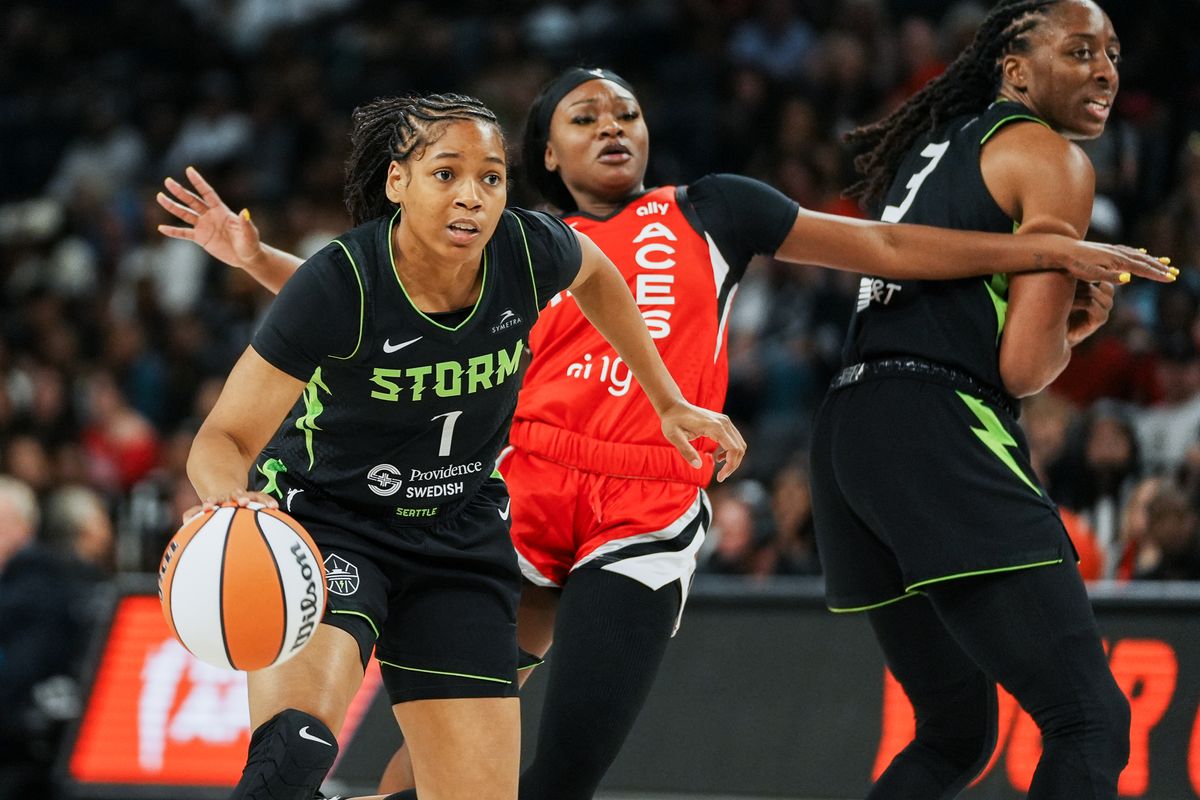 Seattle Storm guard Zia Cooke (7) scans the court after getting past Las Vegas Aces guard Dana Evans (11) during WNBA game against Las Vegas Aces on Friday June 20, 2025 in Las Vegas.
