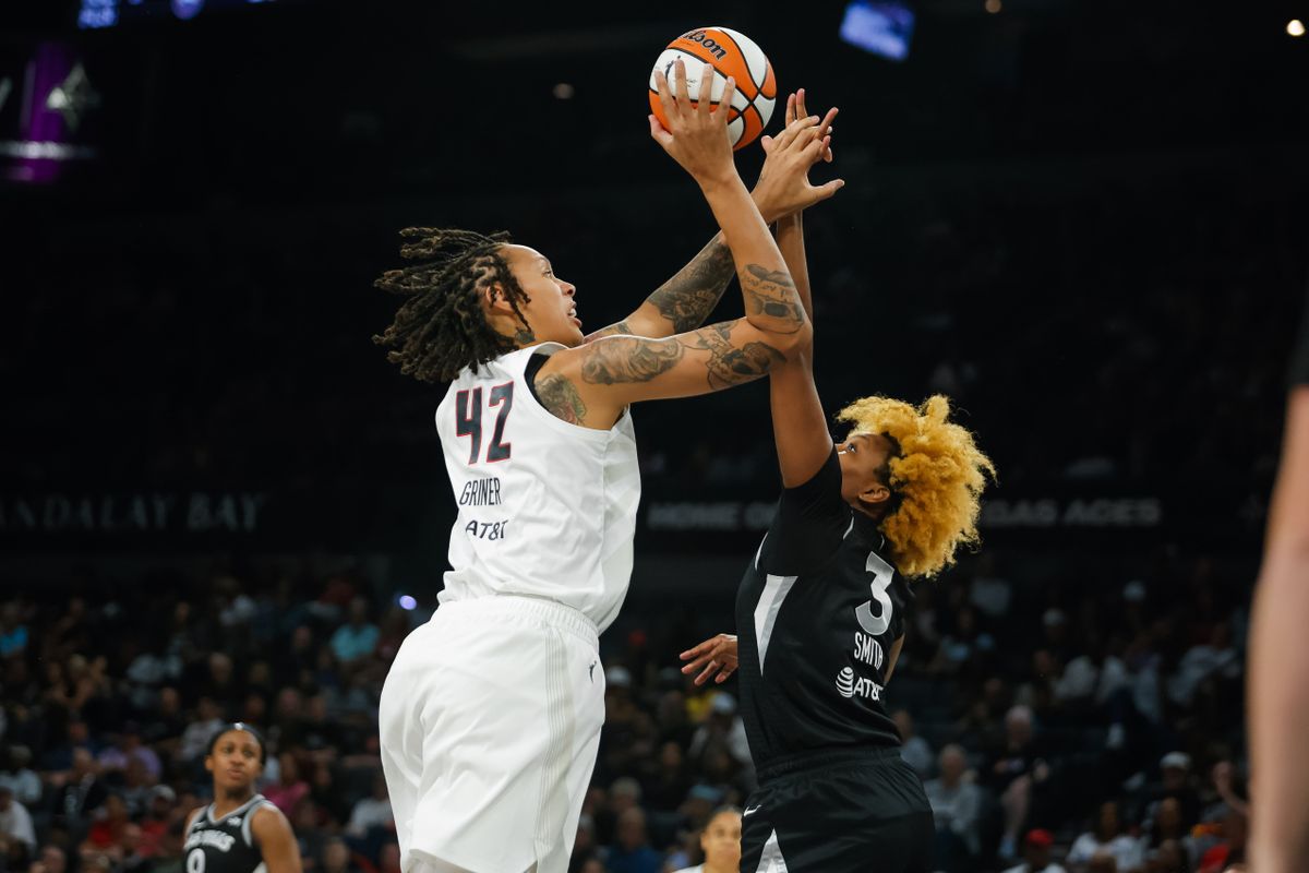Las Vegas Aces forward NaLyssa Smith (3) contests the shot of Atlanta Dream center Brittney Griner (42) during a WNBA game between the Las Vegas Aces and the Atlanta Dream, Tuesday August 19, 2025 in Las Vegas, Nev. Las Vegas Aces forward NaLyssa Smith (3) contests the shot of Atlanta Dream center Brittney Griner (42) during a WNBA game between the Las Vegas Aces and the Atlanta Dream, Tuesday August 19, 2025 in Las Vegas, Nev.