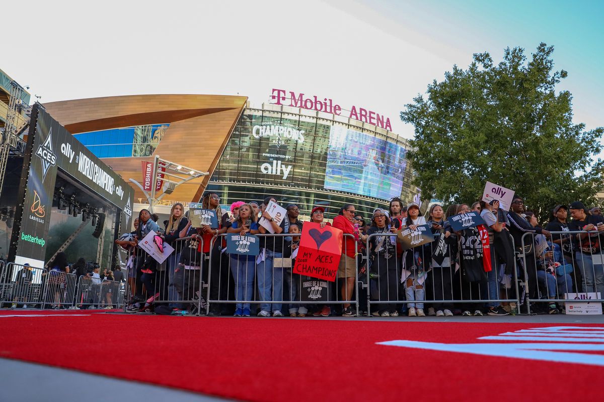 Las Vegas Aces fans line Toshiba Plaza awaiting the teams arrival during the Aces’ championship parade, Friday October 17, 2025 in Las Vegas, Nev. Las Vegas Aces fans line Toshiba Plaza awaiting the teams arrival during the Aces’ championship parade, Friday October 17, 2025 in Las Vegas, Nev.