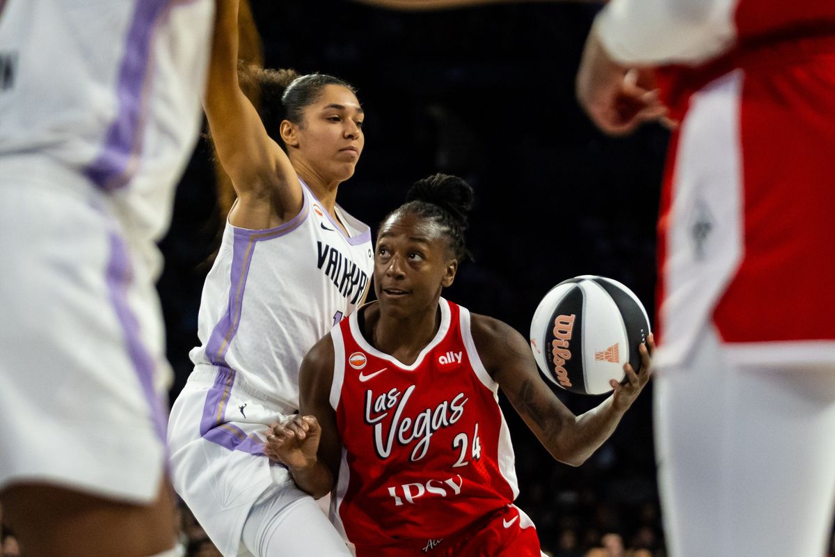 Las Vegas Aces guard Jewell Loyd (24) drives to the basket during a WNBA game between the Las Vegas Aces and the Golden State Valkyries, Saturday June 6, 2026 in Las Vegas, Nev. Las Vegas Aces guard Jewell Loyd (24) drives to the basket during a WNBA game between the Las Vegas Aces and the Golden State Valkyries, Saturday June 6, 2026 in Las Vegas, Nev.