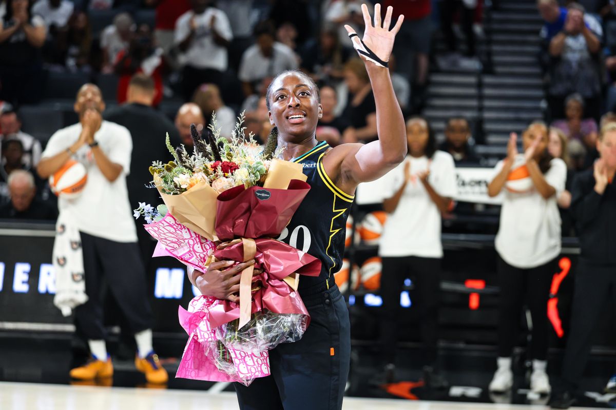 Los Angeles Sparks forward Nneka Ogwumike (30) waves to the crowd as she is honored for her upcoming retirement prior to the WNBA game against the Las Vegas Aces on Tuesday, September 22, 2026, at Michelob ULTRA Arena in Las Vegas, Nevada. Los Angeles Sparks forward Nneka Ogwumike (30) waves to the crowd as she is honored for her upcoming retirement prior to the WNBA game against the Las Vegas Aces on Tuesday, September 22, 2026, at Michelob ULTRA Arena in Las Vegas, Nevada.