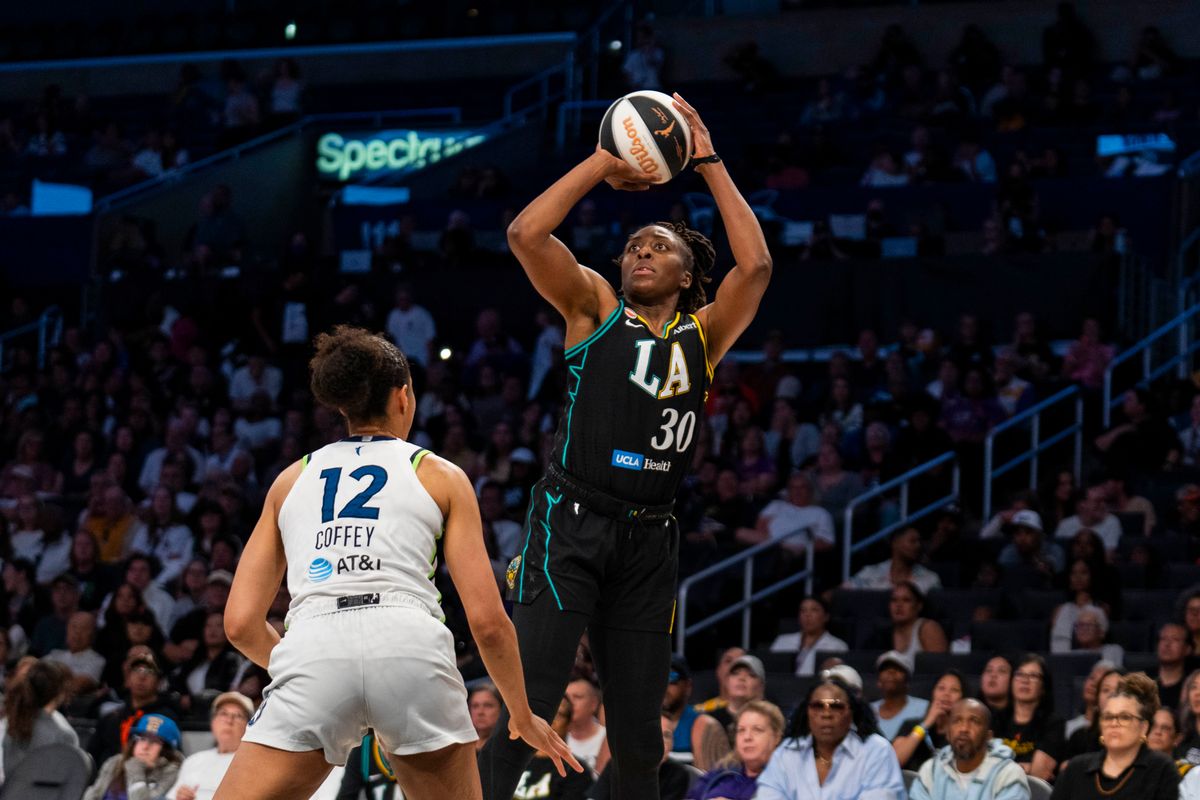 Los Angeles Sparks forward Nneka Ogwumike (30) shoots a mid range jumper during a WNBA game against the Minnesota Lynx, Wednesday June 17th, 2026 in Los Angeles, California. Los Angeles Sparks forward Nneka Ogwumike (30) shoots a mid range jumper during a WNBA game against the Minnesota Lynx, Wednesday June 17th, 2026 in Los Angeles, California.