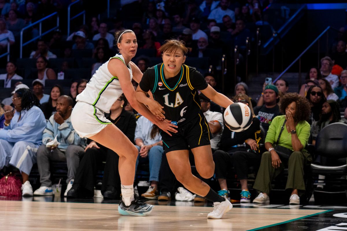 Los Angeles Sparks forward Jihyun Park (6) drives baseline for the layup during a WNBA game against the Minnesota Lynx, Wednesday June 17th, 2026 in Los Angeles, California. Los Angeles Sparks forward Jihyun Park (6) drives baseline for the layup during a WNBA game against the Minnesota Lynx, Wednesday June 17th, 2026 in Los Angeles, California.
