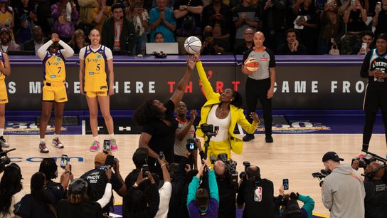 Sparks celebrate 30 years of the WNBA by recreating the league's inaugural game against the Liberty taken Crypto.com Arena (Los Angeles Sparks). Photo by Robert Talamantes - The Sporting Tribune