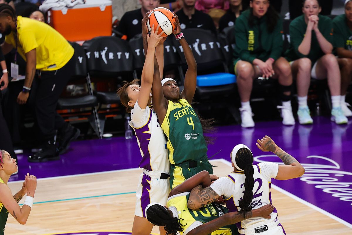 Jihyun Park #6 of the Los Angeles Sparks battles Flau'jae Johnson #4 of the Seattle Storm for the loose rebound during a WNBA game on July 6, 2026 in Los Angeles, CA. Jihyun Park #6 of the Los Angeles Sparks battles Flau'jae Johnson #4 of the Seattle Storm for the loose rebound during a WNBA game on July 6, 2026 in Los Angeles, CA.