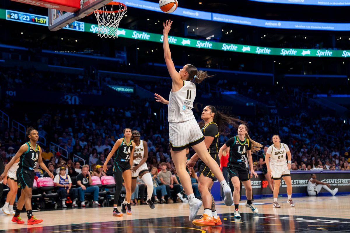Chicago Sky guard Gabriela Jaquez (11) hits the floater during a WNBA game against the Los Angeles Sparks, Friday July 10th, 2026 in Los Angeles, California. Chicago Sky guard Gabriela Jaquez (11) hits the floater during a WNBA game against the Los Angeles Sparks, Friday July 10th, 2026 in Los Angeles, California.