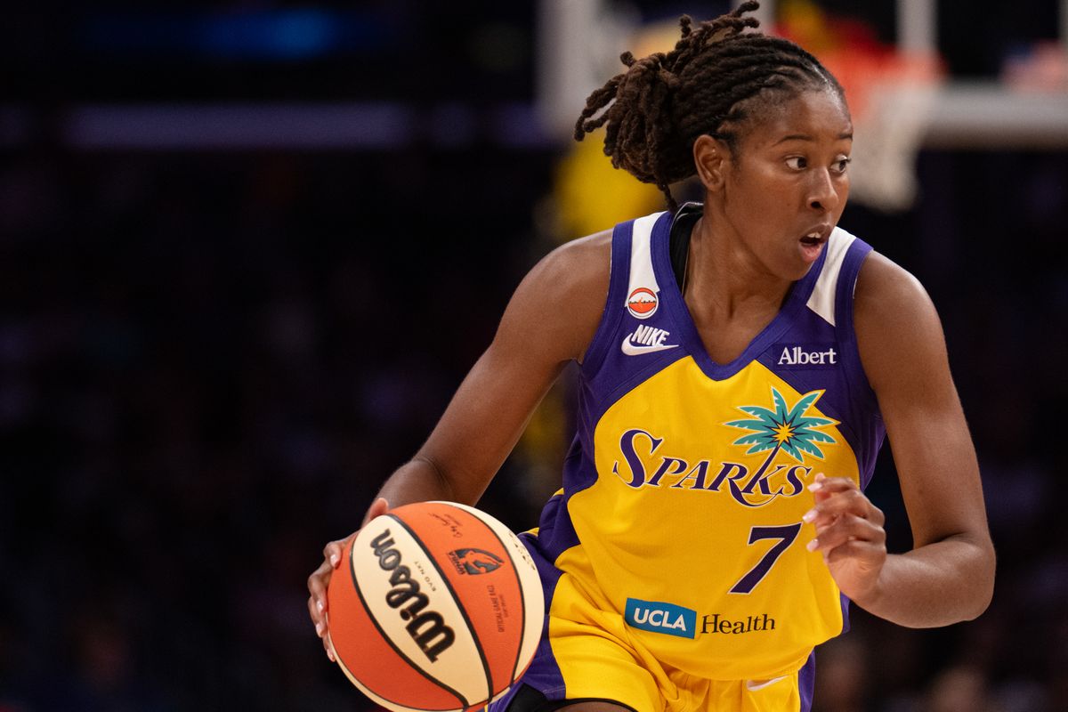 Los Angeles Sparks guard Ariel Atkins (7) drives to the basket during a match between New York Liberty and Los Angeles Sparks on Tuesday, July 28, 2026 at Crypto.com Arena