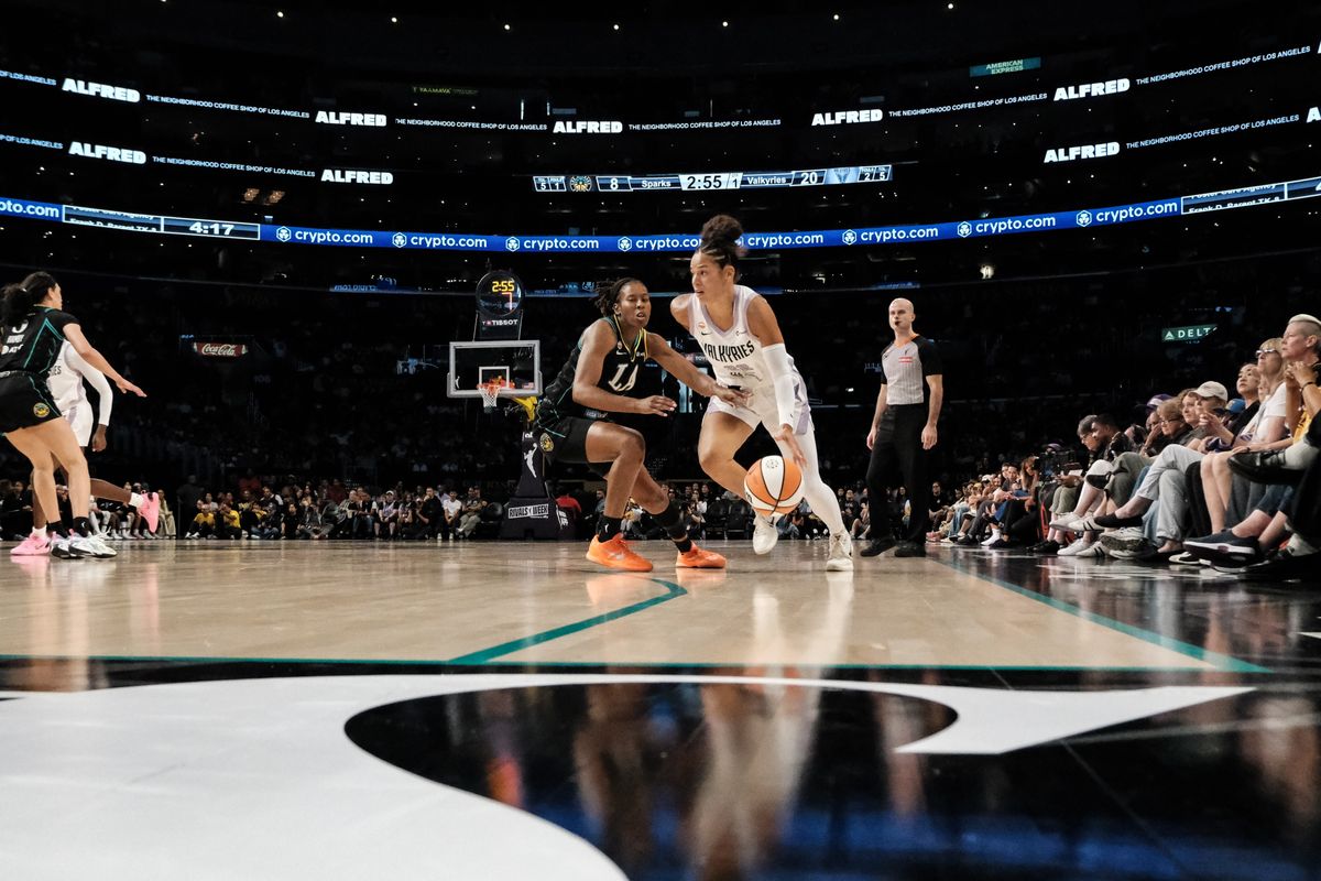 Golden State Valkyries forward Veronica Burton (22) dribbling during a WNBA basketball game against the Los Angeles Sparks on August 9th, 2026 in Los Angeles, CA. Golden State Valkyries forward Veronica Burton (22) dribbling during a WNBA basketball game against the Los Angeles Sparks on August 9th, 2026 in Los Angeles, CA.