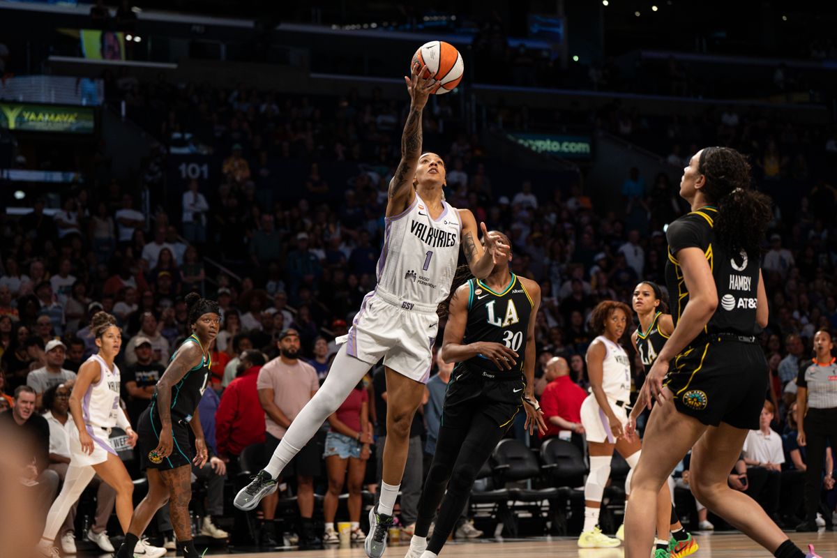 Golden State Valkyries forward Gabby Williams (1) shooting a layup during a WNBA basketball game against the Los Angeles Sparks on August 9th, 2026 in Los Angeles, CA. Golden State Valkyries forward Gabby Williams (1) shooting a layup during a WNBA basketball game against the Los Angeles Sparks on August 9th, 2026 in Los Angeles, CA.