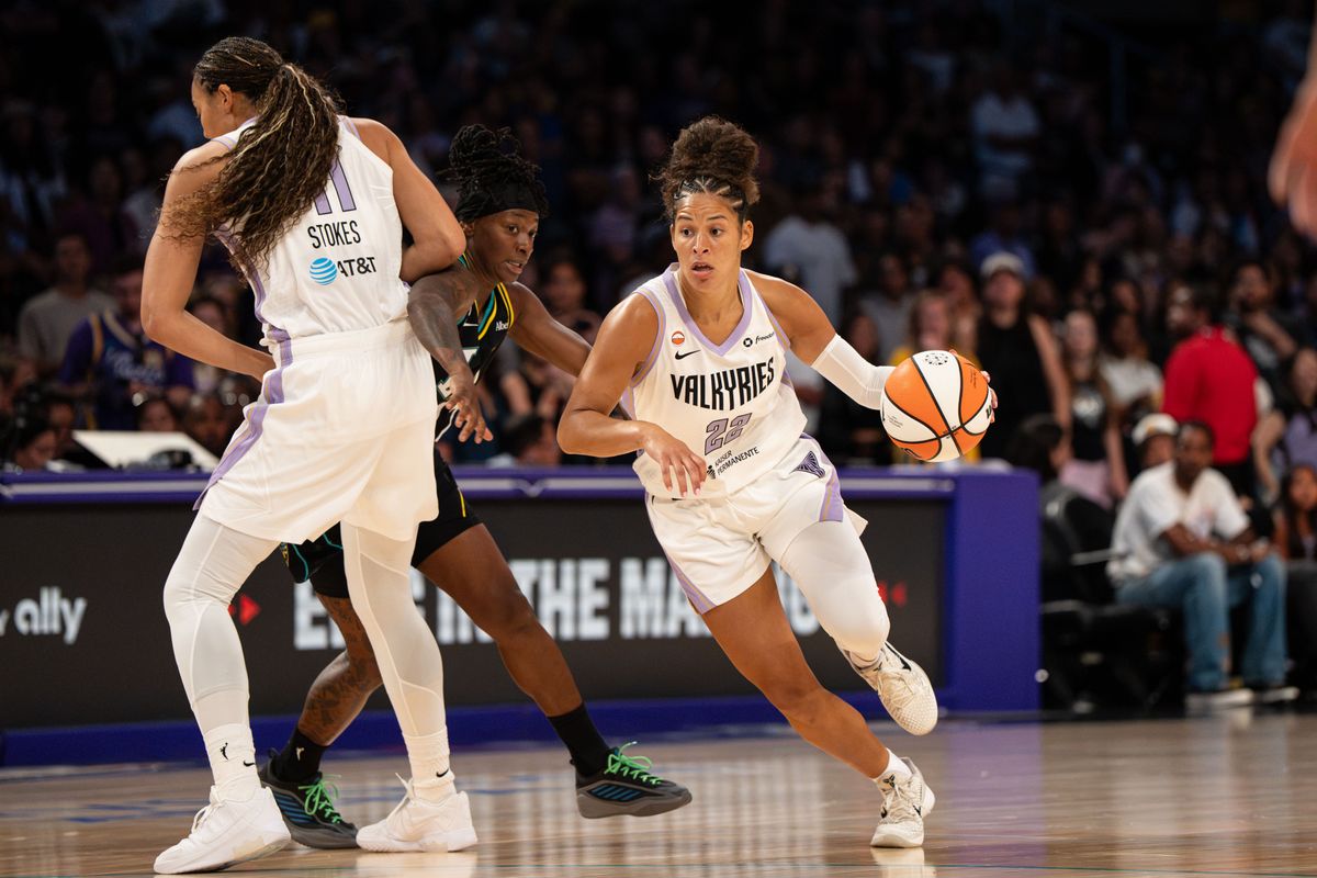 Golden State Valkyries guard Veronica Burton (22) dribbling during a WNBA basketball game against the Los Angeles Sparks on August 9th, 2026 in Los Angeles, CA. Golden State Valkyries guard Veronica Burton (22) dribbling during a WNBA basketball game against the Los Angeles Sparks on August 9th, 2026 in Los Angeles, CA.