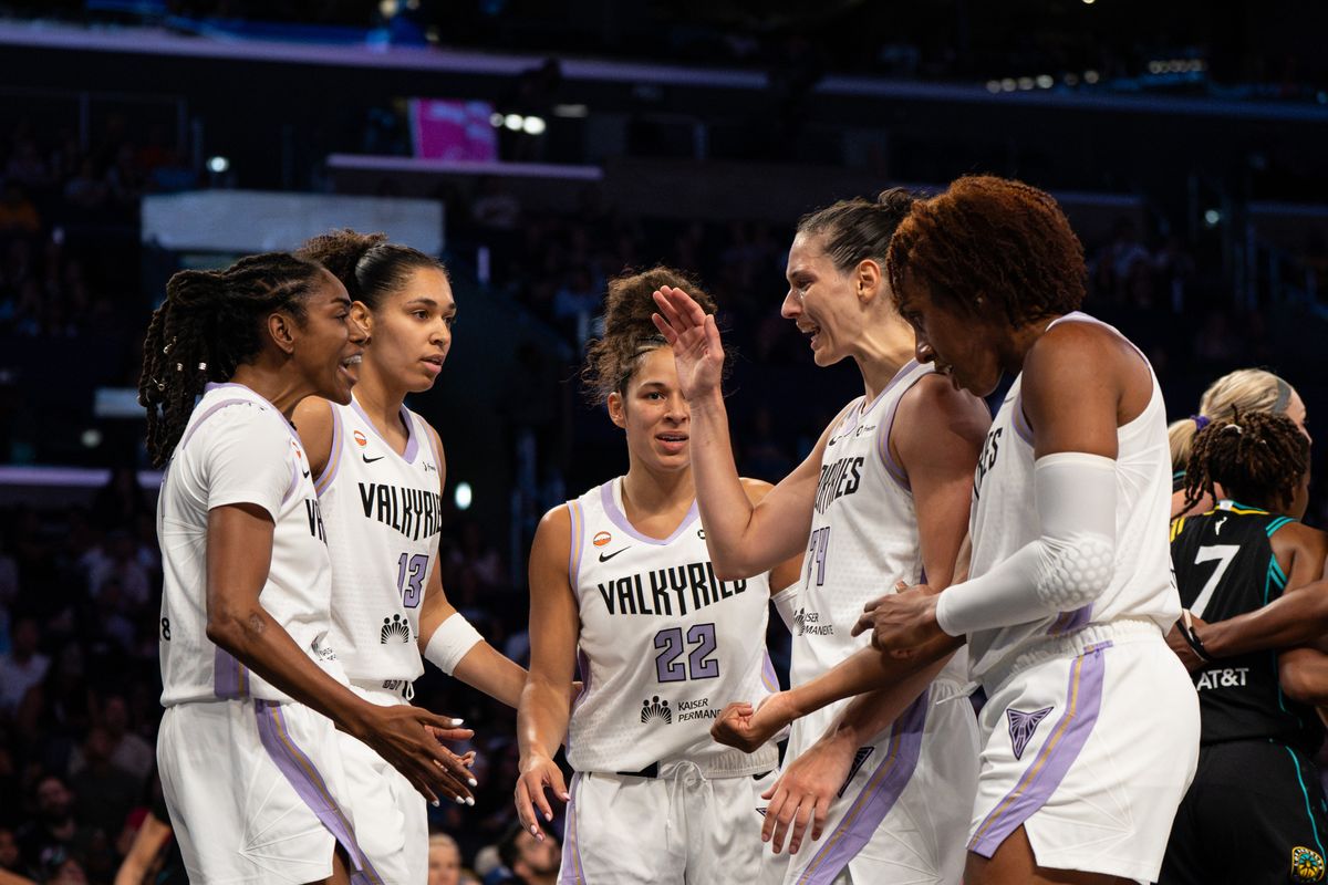 Golden State Valkyries forward Cecilia Zandalasini (24) celebrating with her team during a WNBA basketball game against the Los Angeles Sparks on August 9th, 2026 in Los Angeles, CA. Golden State Valkyries forward Cecilia Zandalasini (24) celebrating with her team during a WNBA basketball game against the Los Angeles Sparks on August 9th, 2026 in Los Angeles, CA.