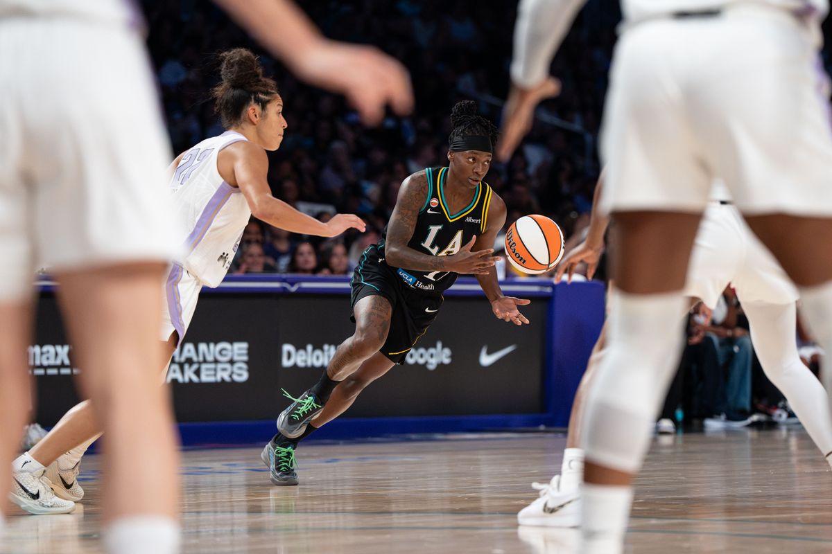 Los Angeles Sparks Erica Wheeler (17) passing the basketball during a WNBA basketball game against the Golden State Valkyries on August 9th, 2026 in Los Angeles, CA. Los Angeles Sparks Erica Wheeler (17) passing the basketball during a WNBA basketball game against the Golden State Valkyries on August 9th, 2026 in Los Angeles, CA.