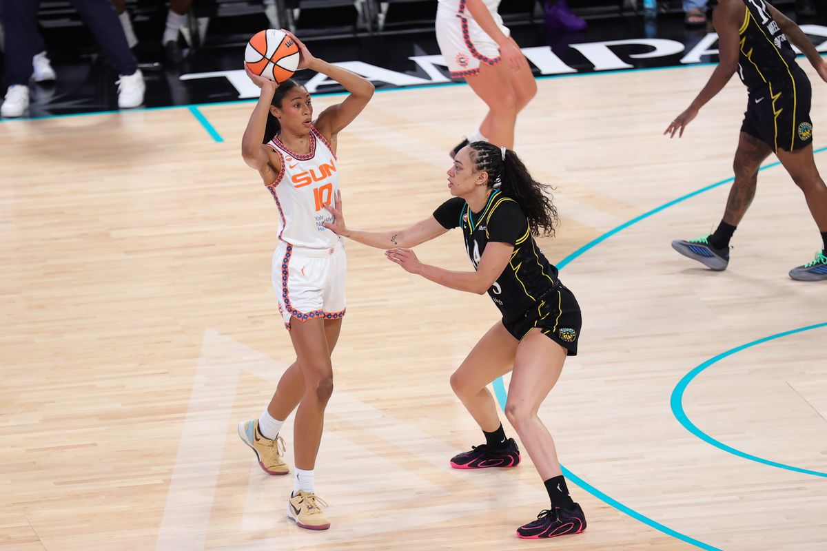 Los Angeles Sparks forward Dearica Hamby (5) defends against Connecticut Sun center Olivia Nelson-Ododa (10) during a WNBA game on Saturday August 22nd, 2026 in Los Angeles, California. Los Angeles Sparks forward Dearica Hamby (5) defends against Connecticut Sun center Olivia Nelson-Ododa (10) during a WNBA game on Saturday August 22nd, 2026 in Los Angeles, California.