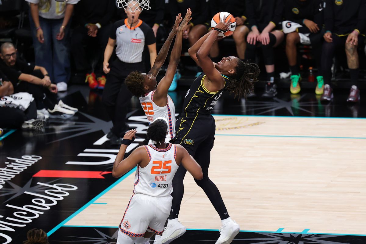 Los Angeles Sparks forward Nneka Ogwumike (30) shoots the basketball during a WNBA game against the Connecticut Sun, Saturday August 22nd, 2026 in Los Angeles, California. Los Angeles Sparks forward Nneka Ogwumike (30) shoots the basketball during a WNBA game against the Connecticut Sun, Saturday August 22nd, 2026 in Los Angeles, California.