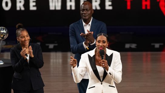 Lisa Leslie's Legacy Immortalized in Los Angeles (Los Angeles Sparks). Photo by Edwin So - The Sporting Tribune