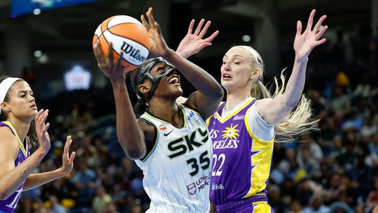 Sparks lose 7 of last 8 games after Sky's big fourth quarter taken at Wintrust Arena (Los Angeles Sparks). Photo by Kamil Krzaczynski-Imagn Images